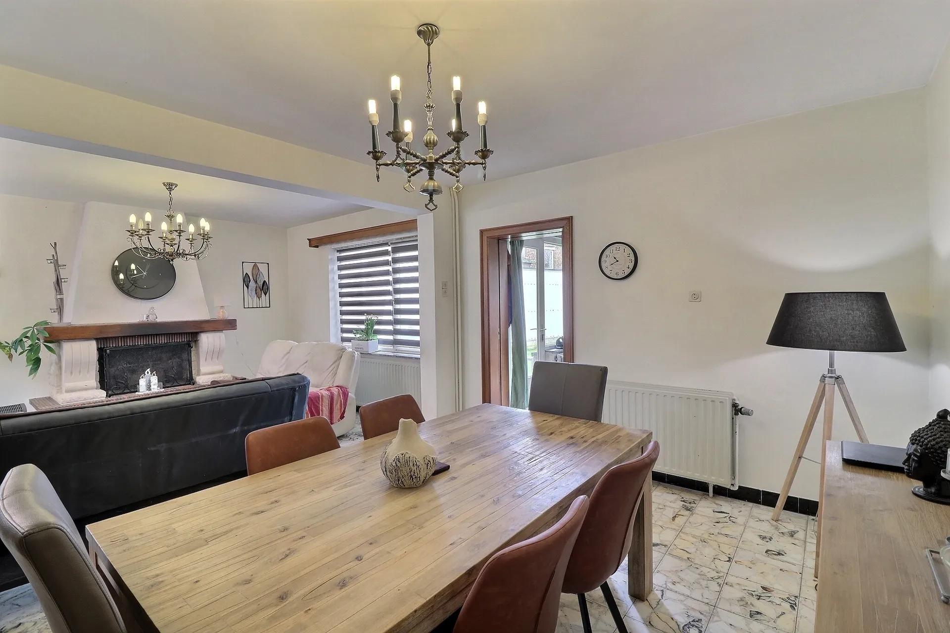 Mooie villa met 3 slaapkamers, twee garages en tuin — foto 3