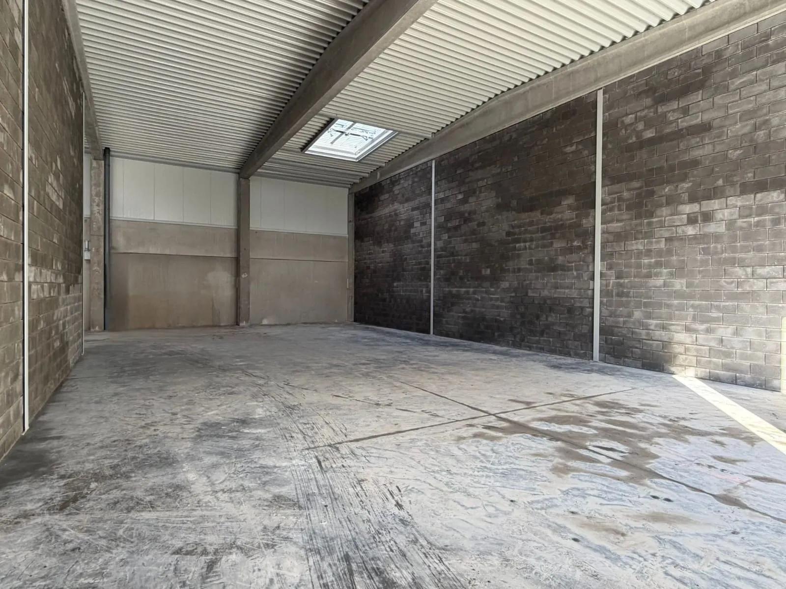 Cellule PME 200m2 neuve — photo 4