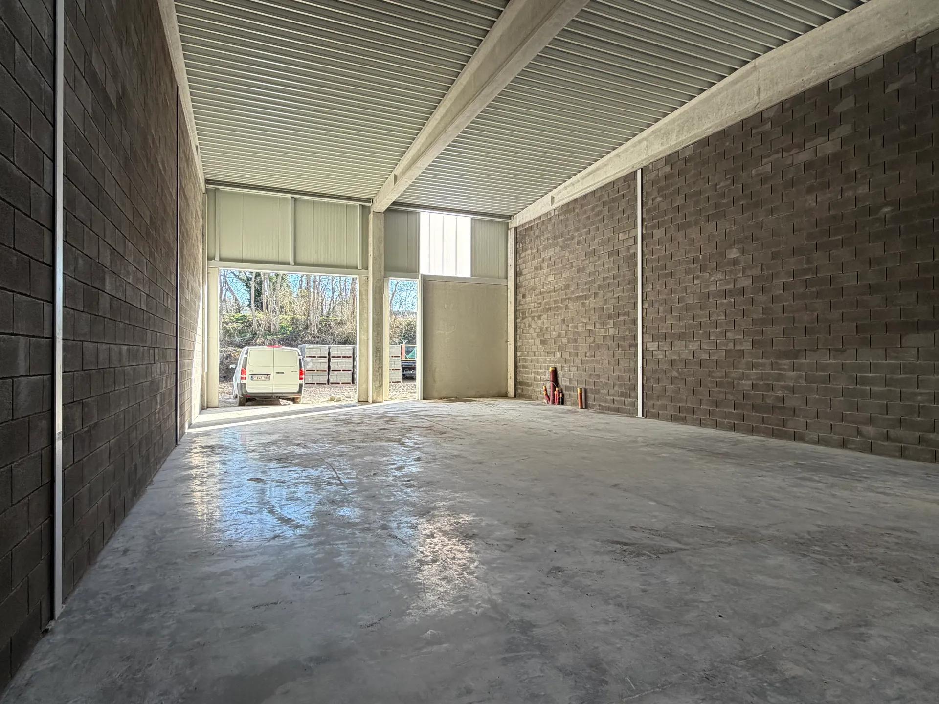 Cellules PME de 200m2 avec hauteur de min 6m — photo 2