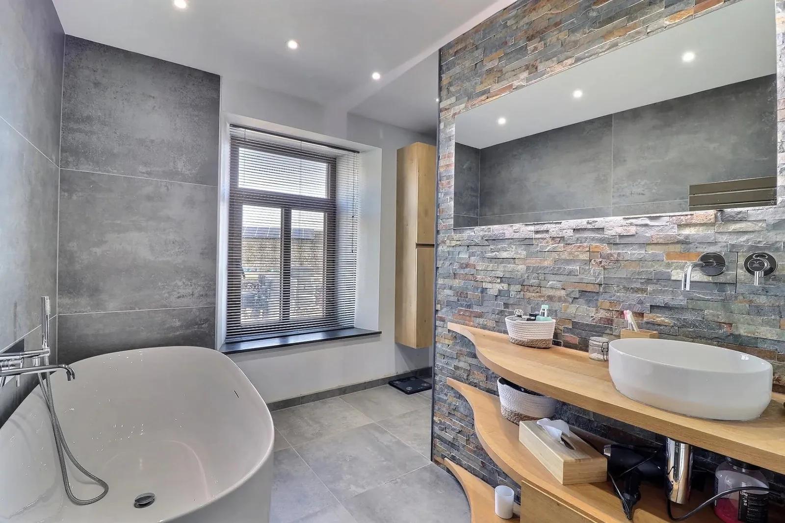 Fermette rénovée sur plus de 30 ares avec étable et garage à Senzeille — photo 11