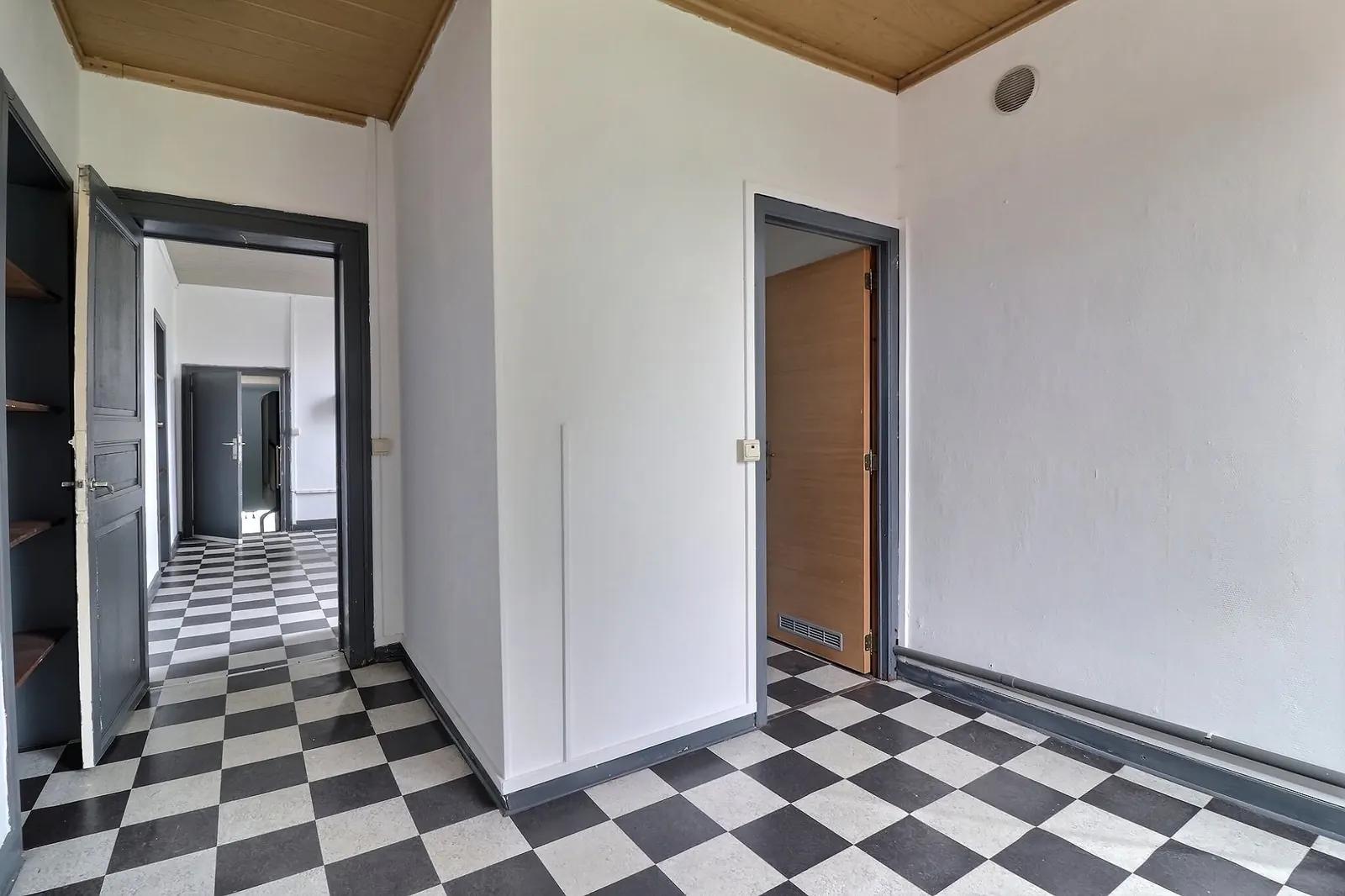 Gebouw met 3 appartementen en tuin — foto 10
