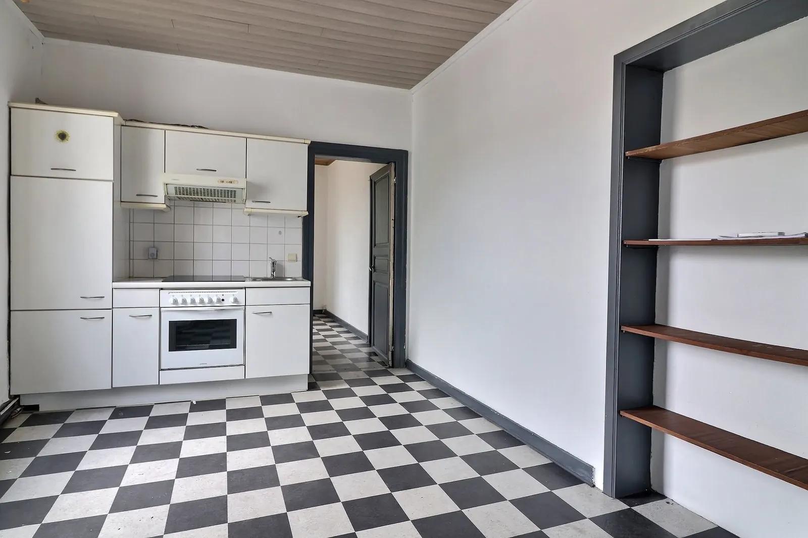 Gebouw met 3 appartementen en tuin — foto 11
