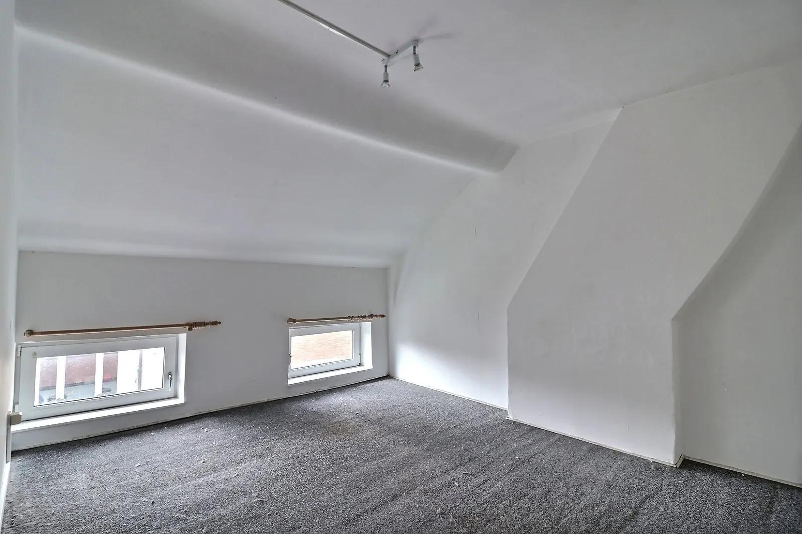 Gebouw met 3 appartementen en tuin — foto 14