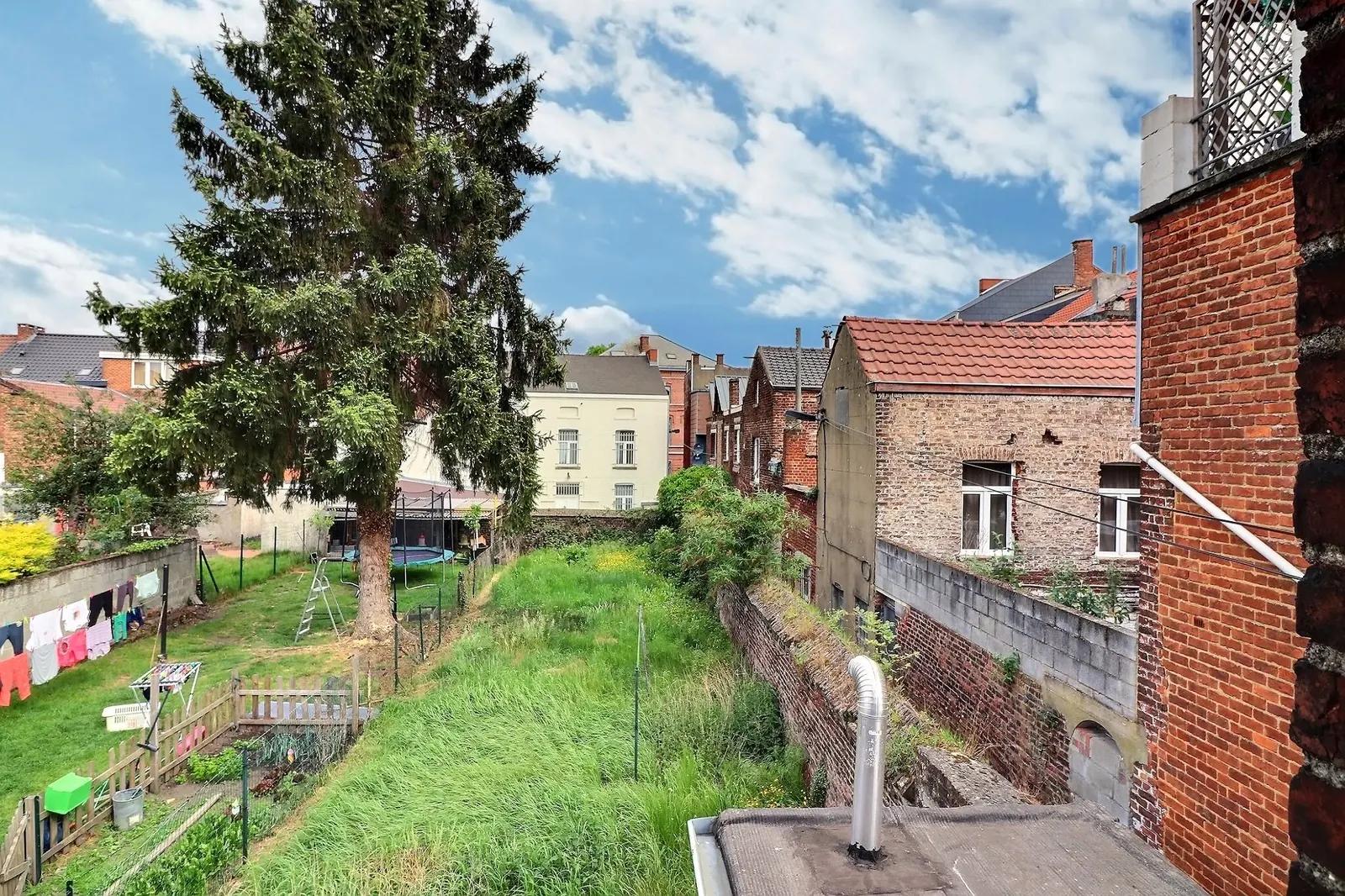 Gebouw met 3 appartementen en tuin — foto 16
