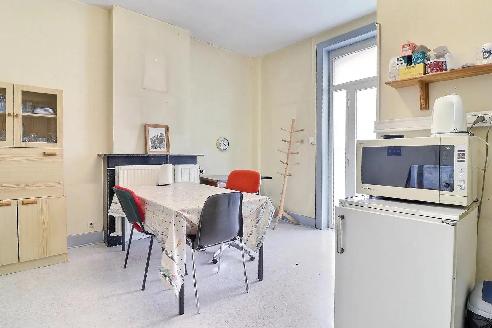 Immeuble mixte avec jardin et garage — photo 5