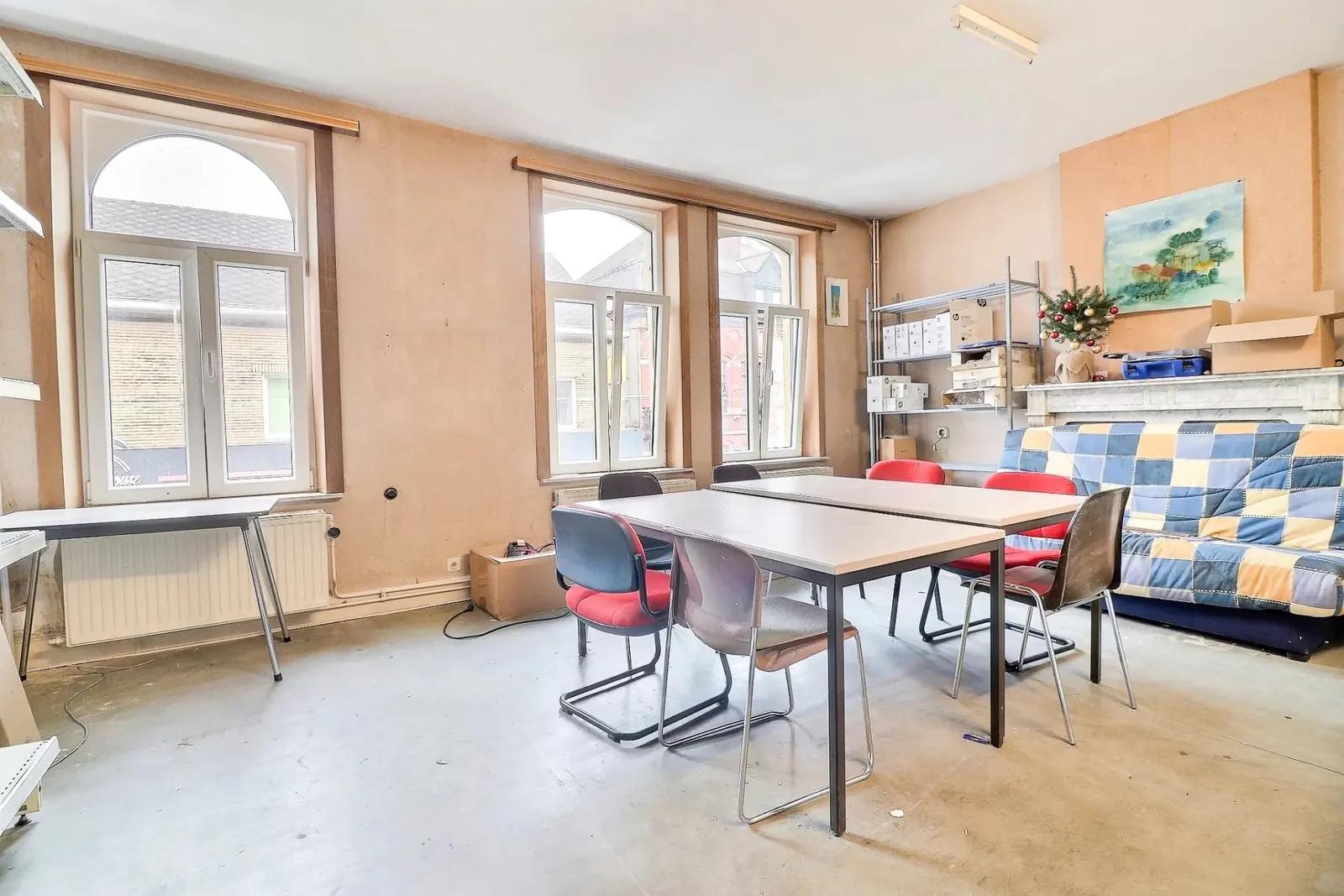 Immeuble mixte avec jardin et garage — photo 8
