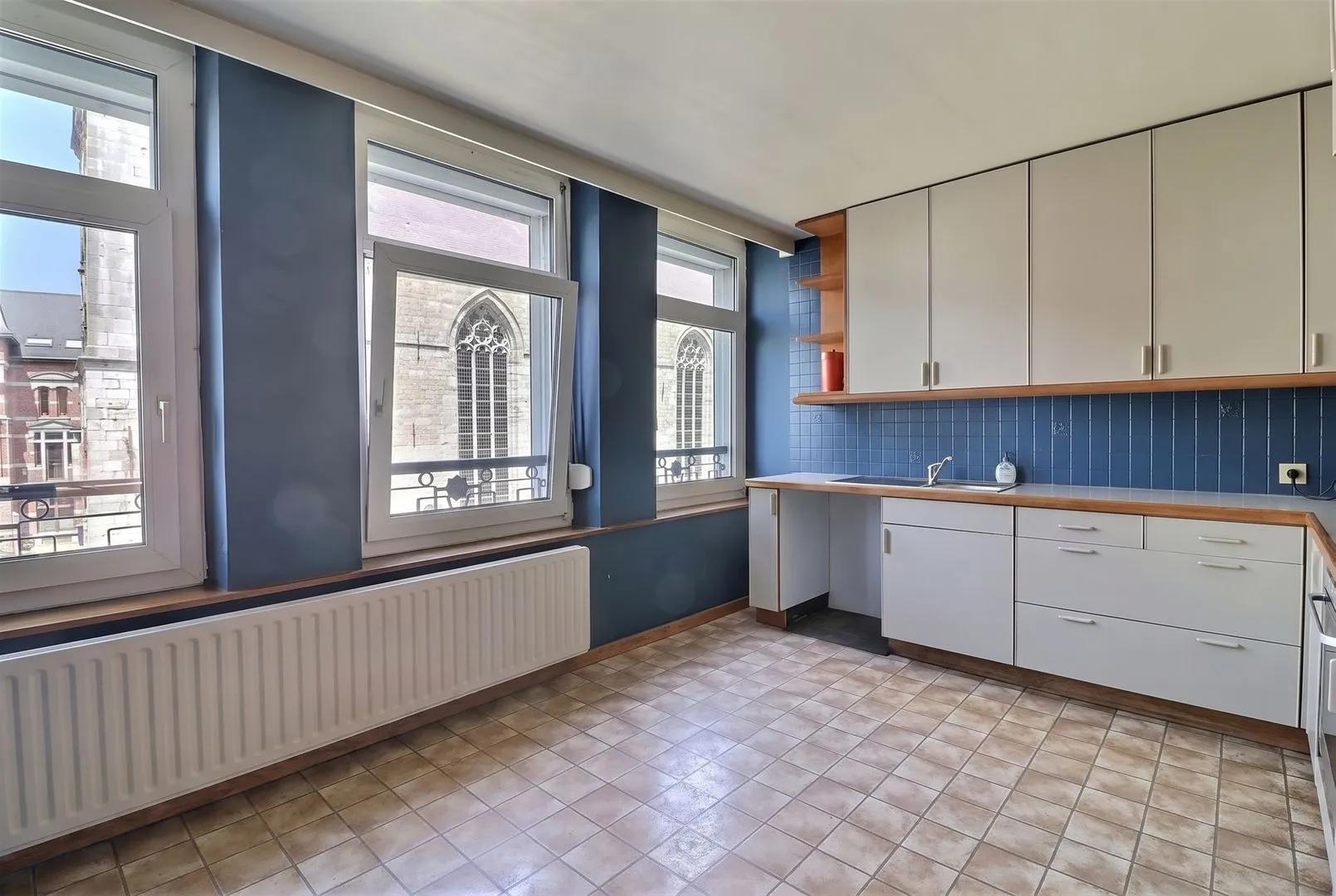 Immeuble mixte idéalement situé sur la grand place! — photo 2