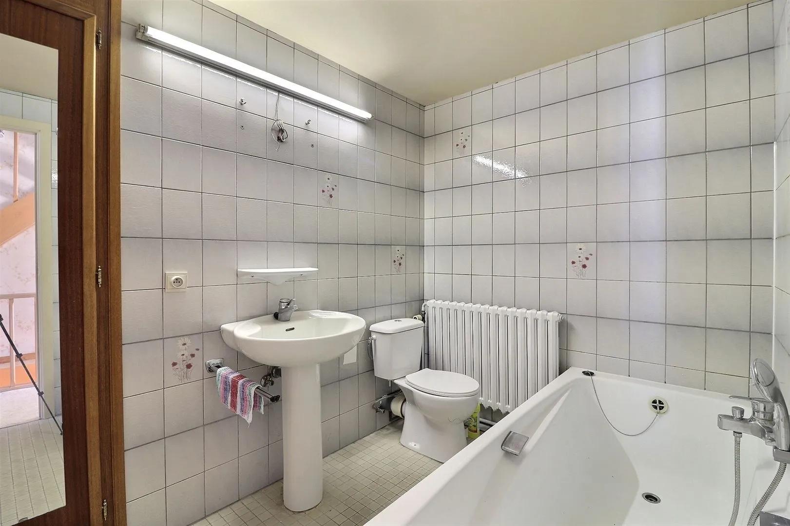 Immeuble mixte idéalement situé sur la grand place! — photo 3