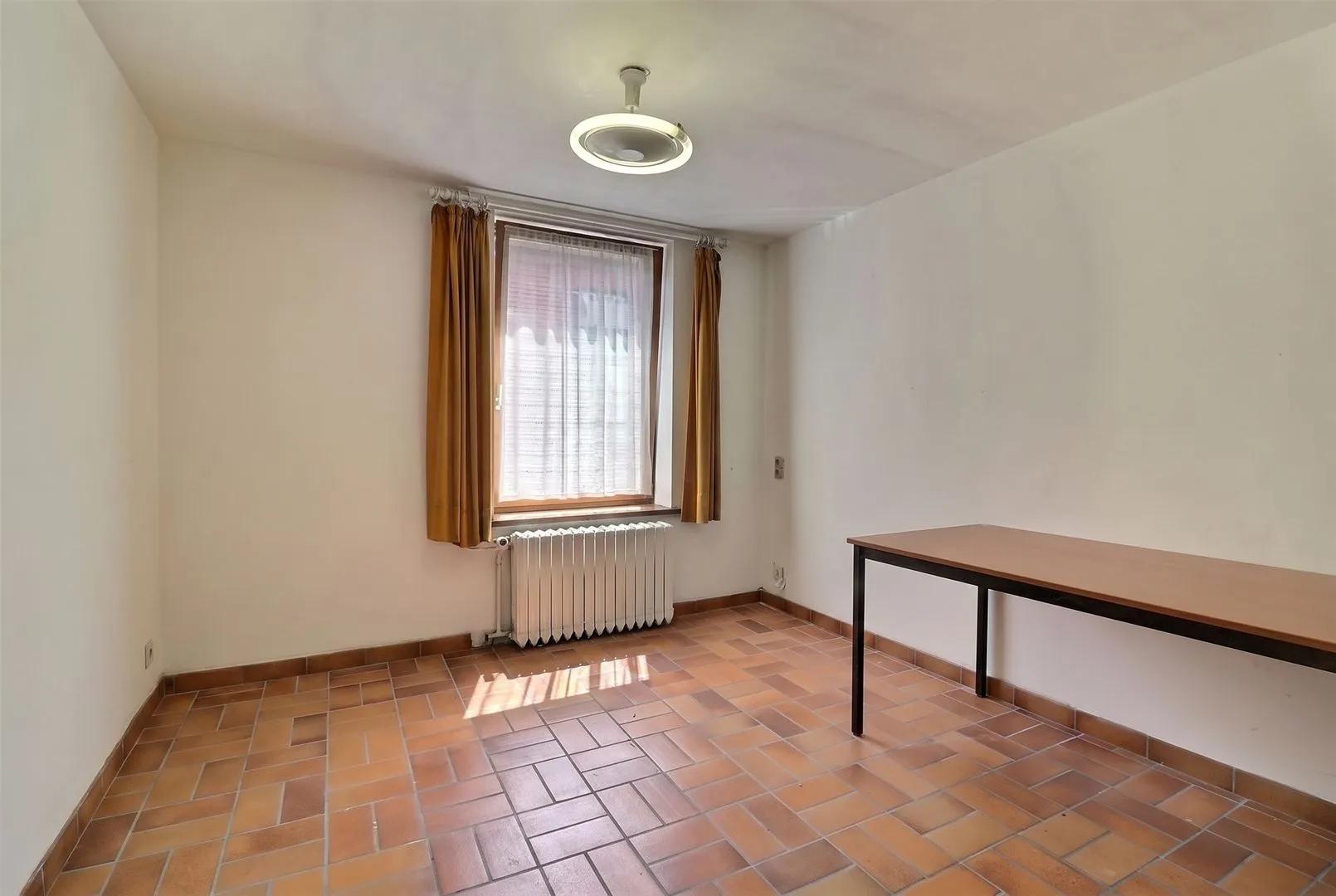 Immeuble mixte idéalement situé sur la grand place! — photo 6