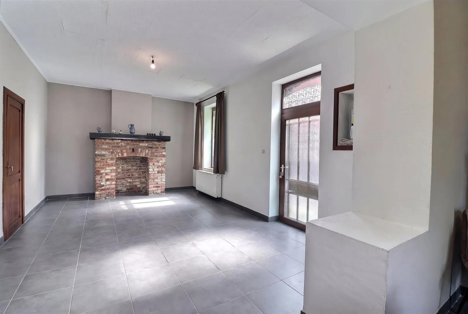 Halfopen woning met tuin in Marcinelle — foto 4