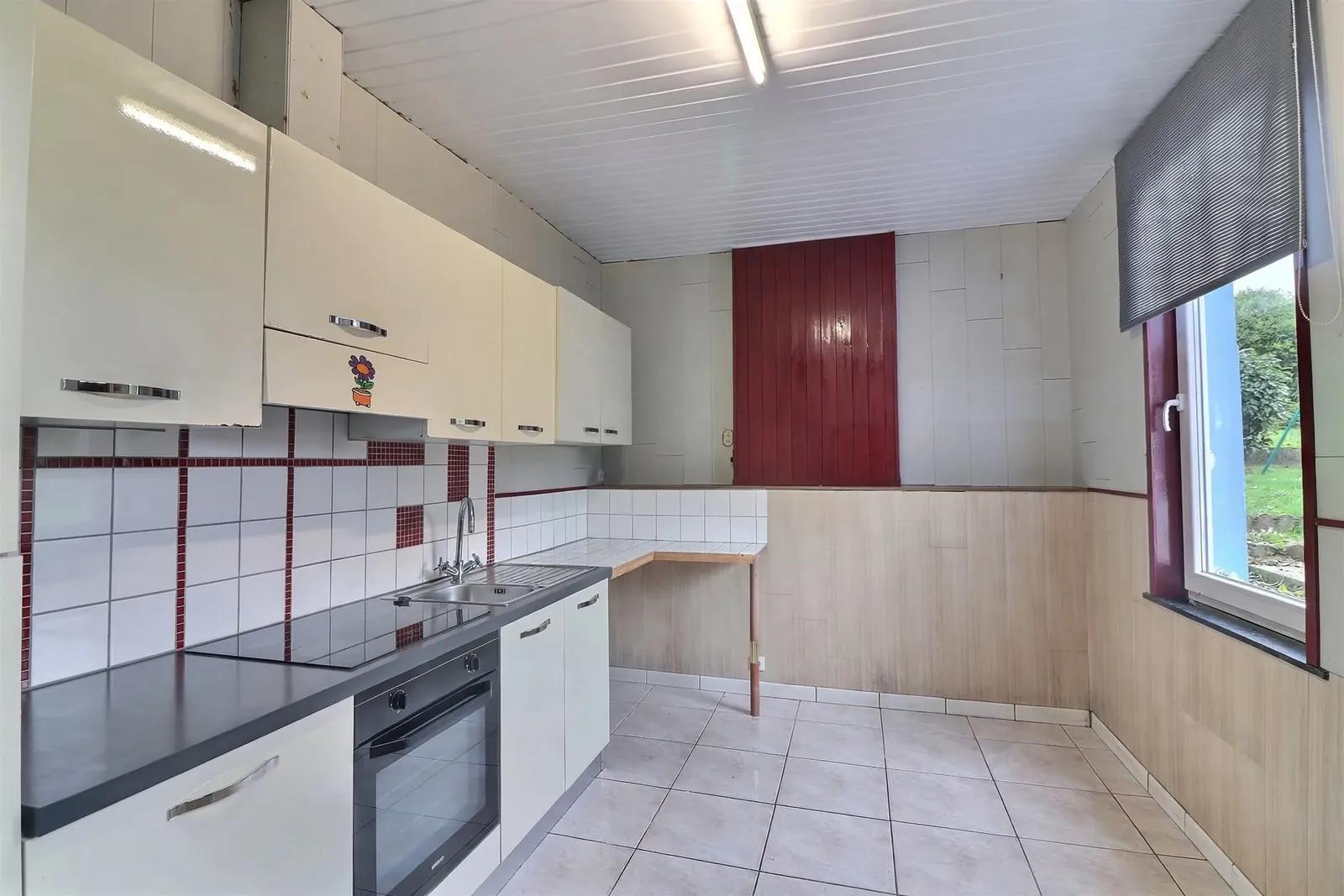 Maison à rénover avec jardin, garage et atelier — photo 7