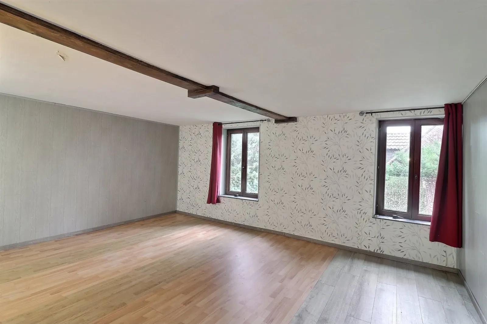 Maison à rénover avec jardin, garage et atelier — photo 9