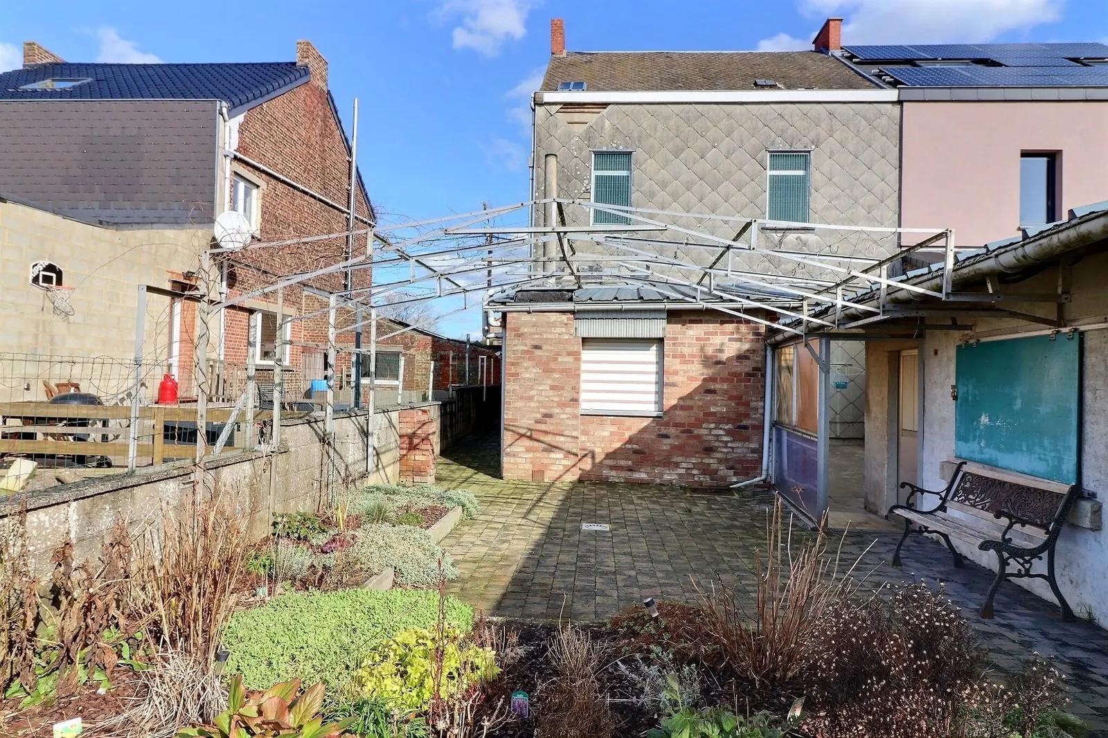 Maison à rénover avec jardin — photo 14