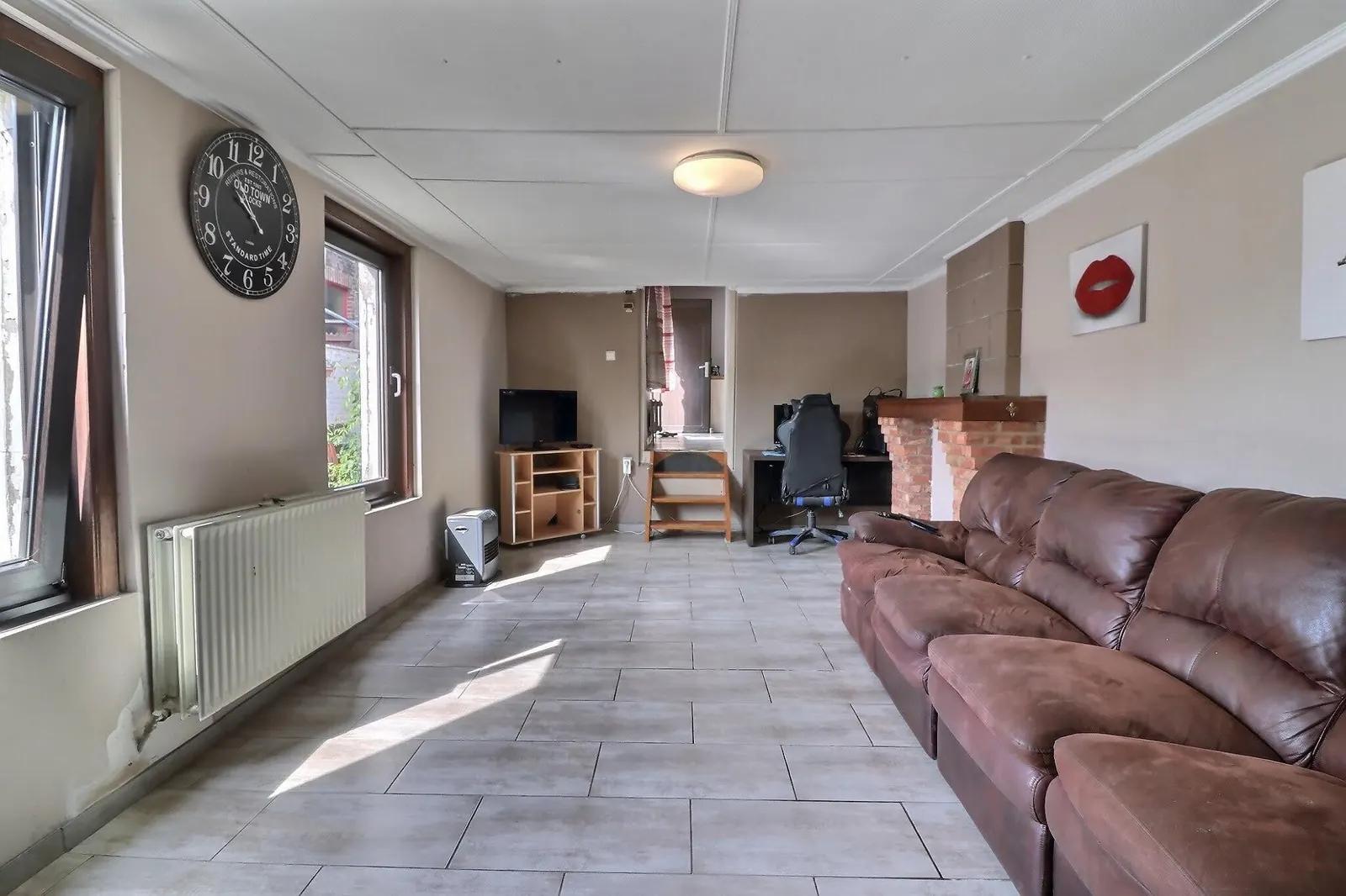 Maison avec jardin dans une rue calme — photo 4
