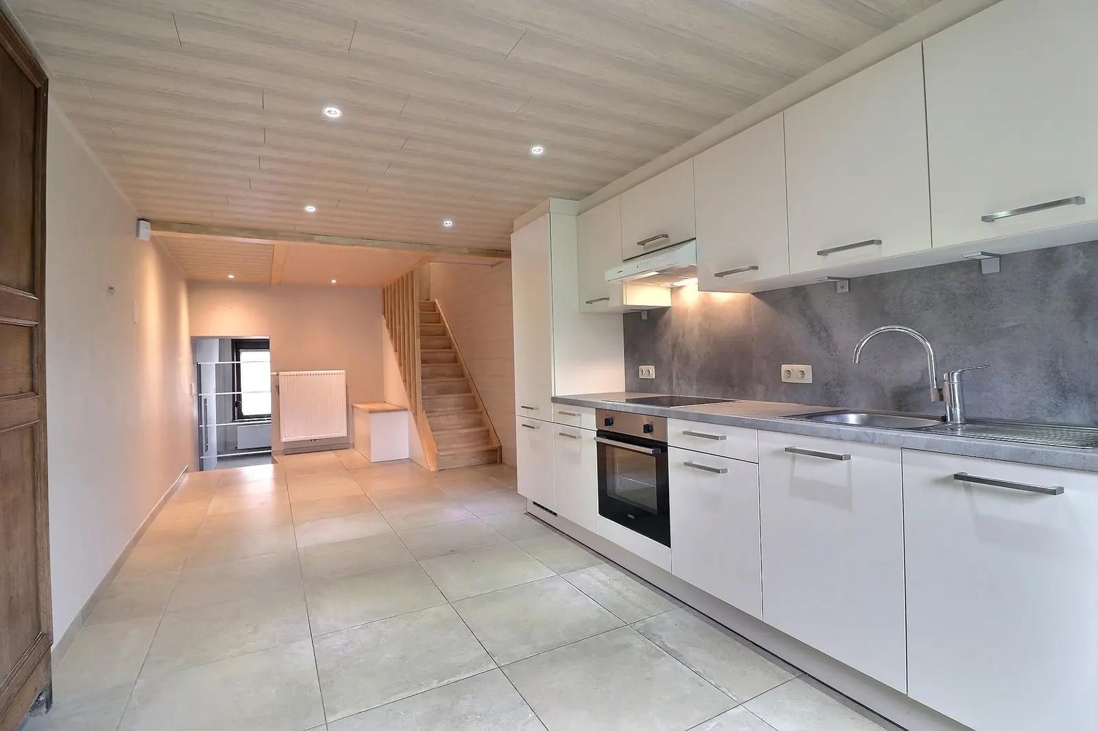 Gerenoveerde woning met 3 slaapkamers, garage en tuin