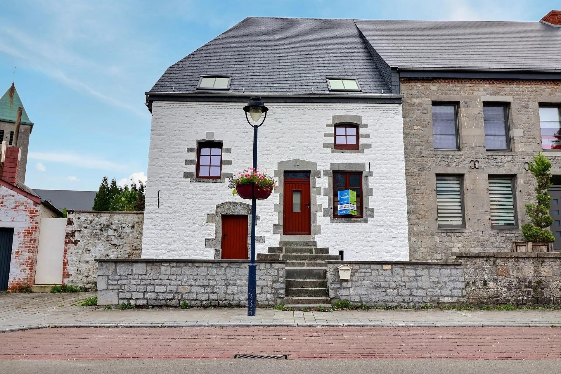 Momignies : Rare sur le marché – maison de 1663 restaurée, jusqu’à 5 chambres