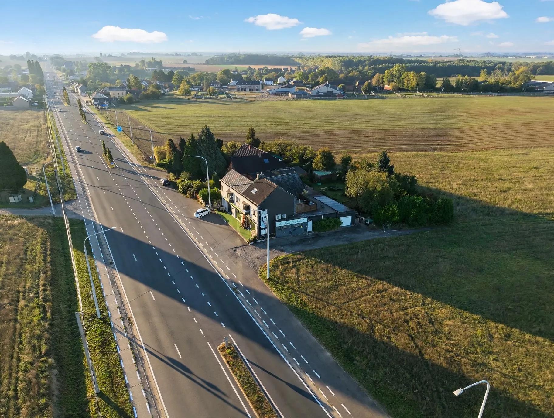 N4 : Ensemble immobilier comprenant commerce et habitations