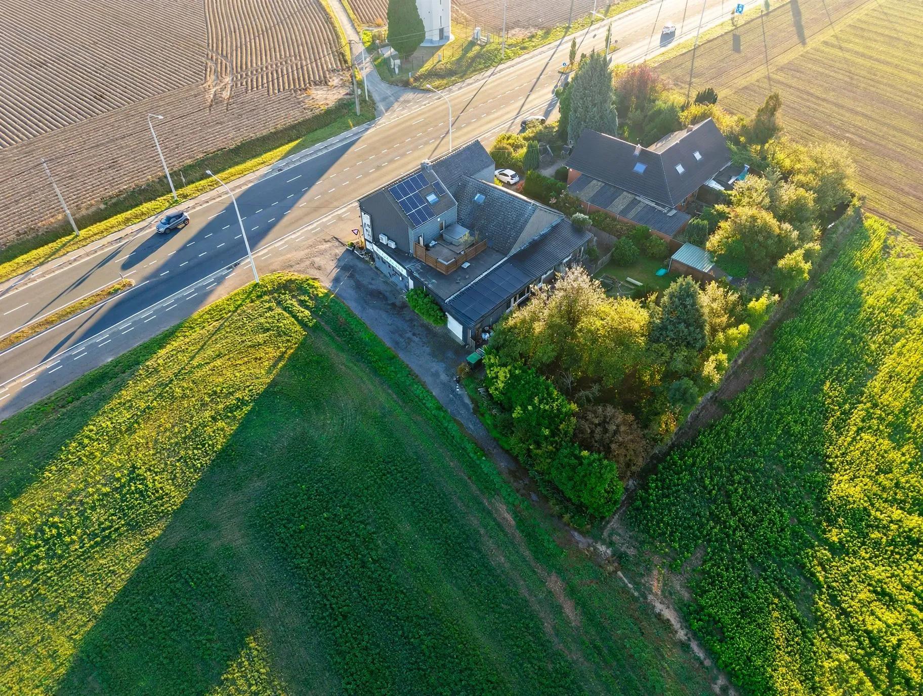 N4 : Ensemble immobilier comprenant commerce et habitations — photo 3
