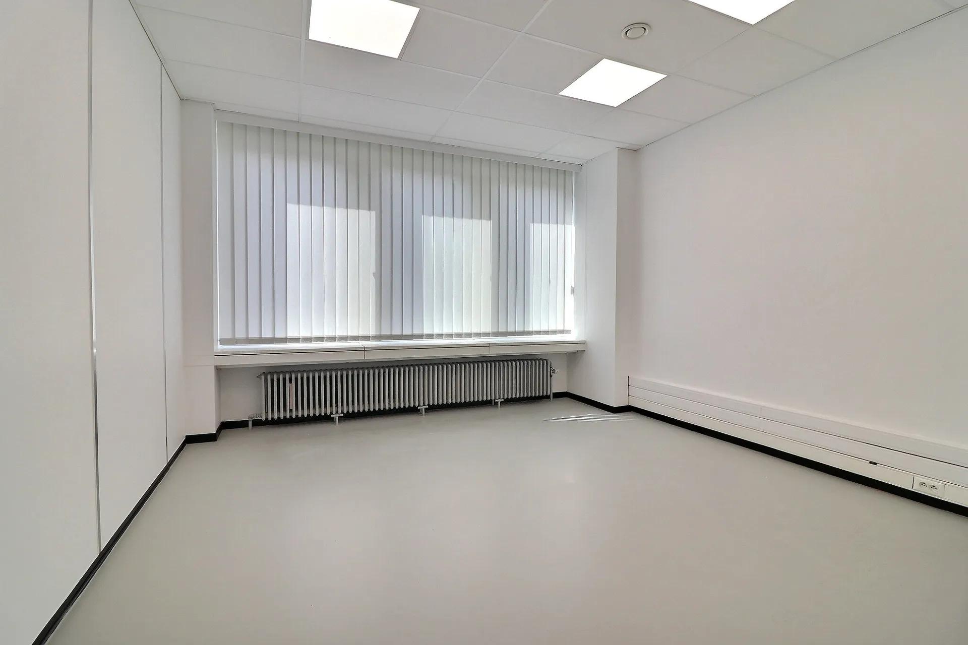 Plateau de bureaux au cœur de Charleroi — photo 3