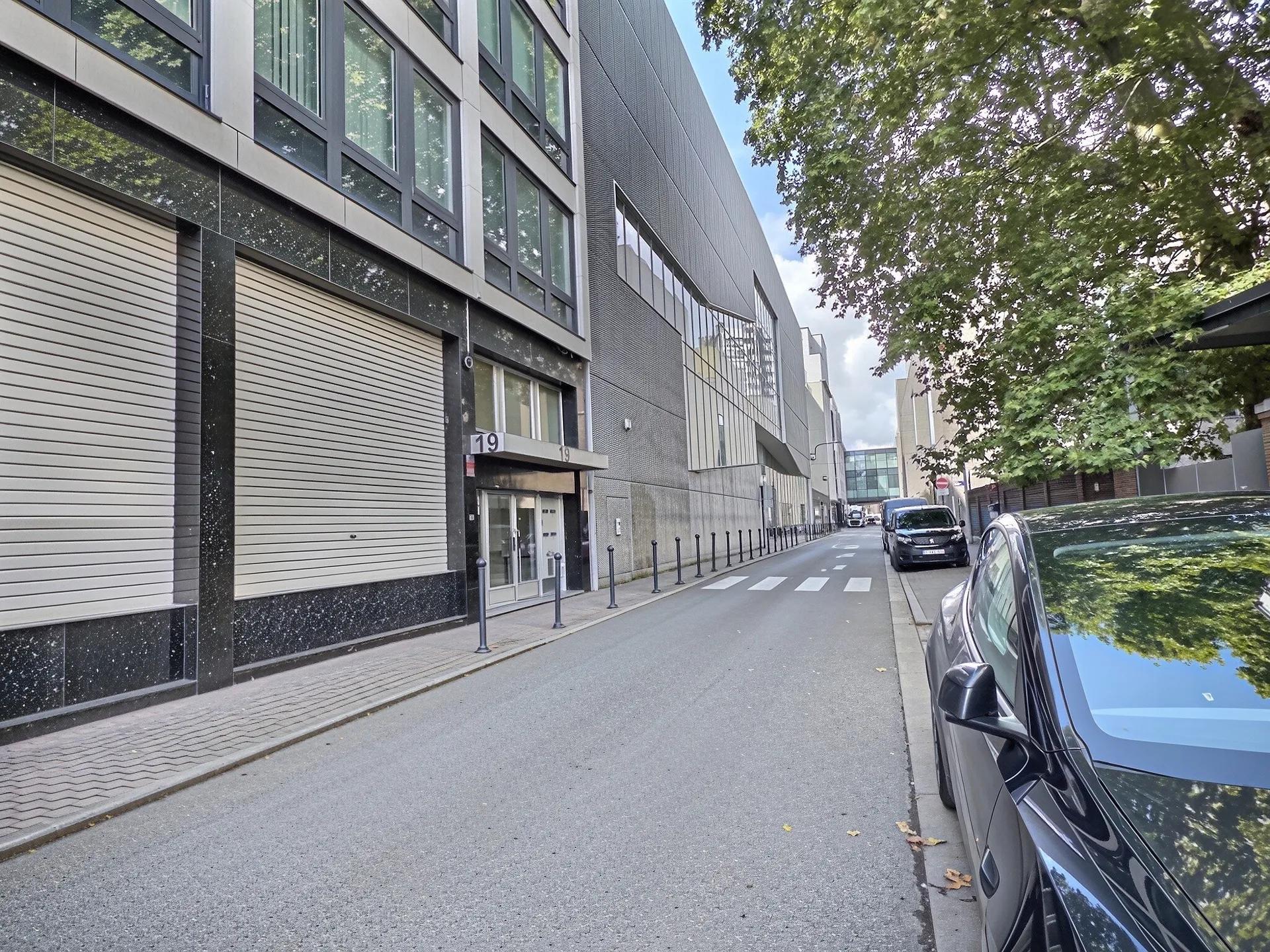 Plateau de bureaux au cœur de Charleroi — photo 8