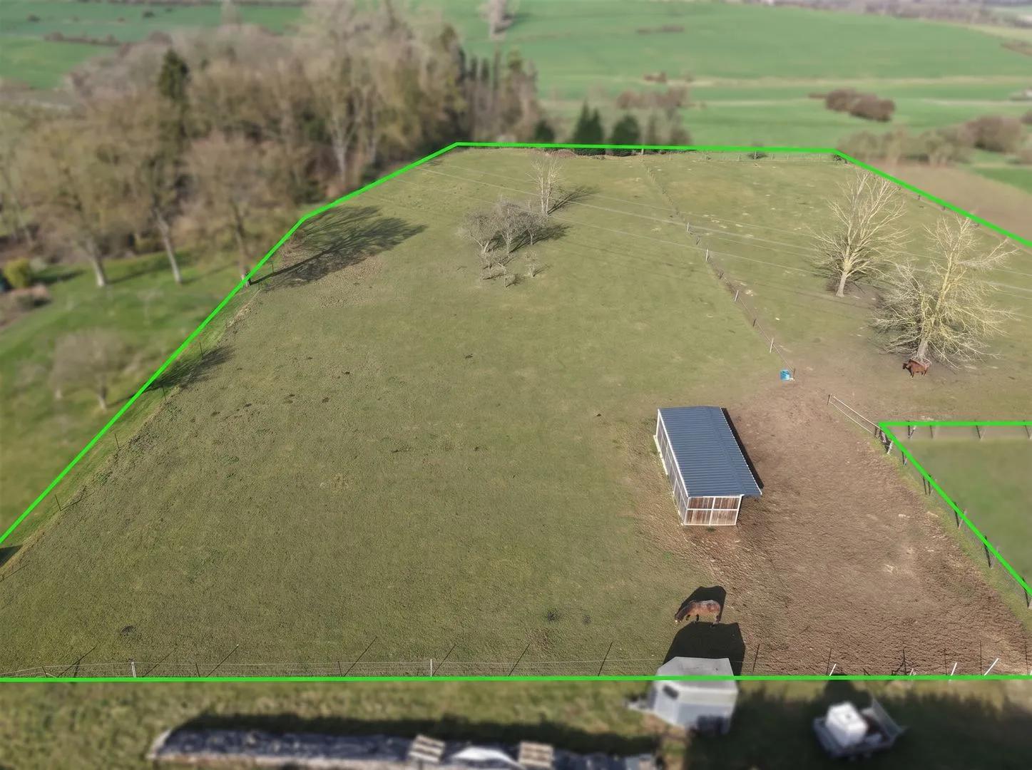 Prairie avec abri et compteur eau d’une surface de 10 882m2