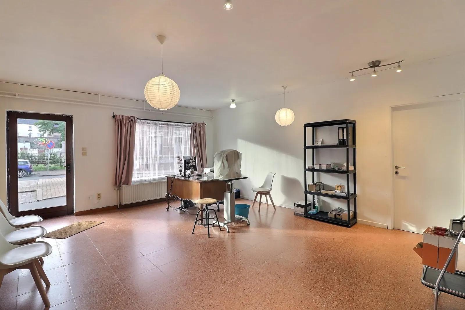 Handelsruimte van 125 m² op het gelijkvloers — foto 2