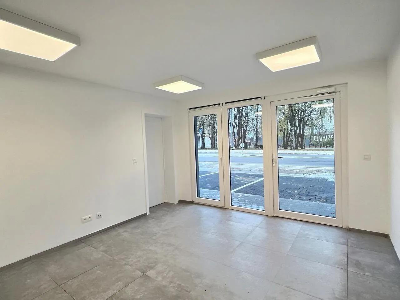 Nieuwe handelsruimte of kantoor te huur in Chimay — foto 4