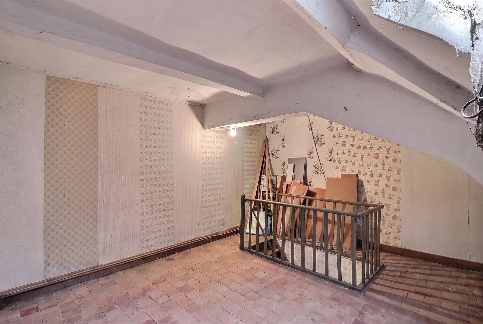 Thy-le-Chateau : Maison de caractère en pierre à rénover — photo 9
