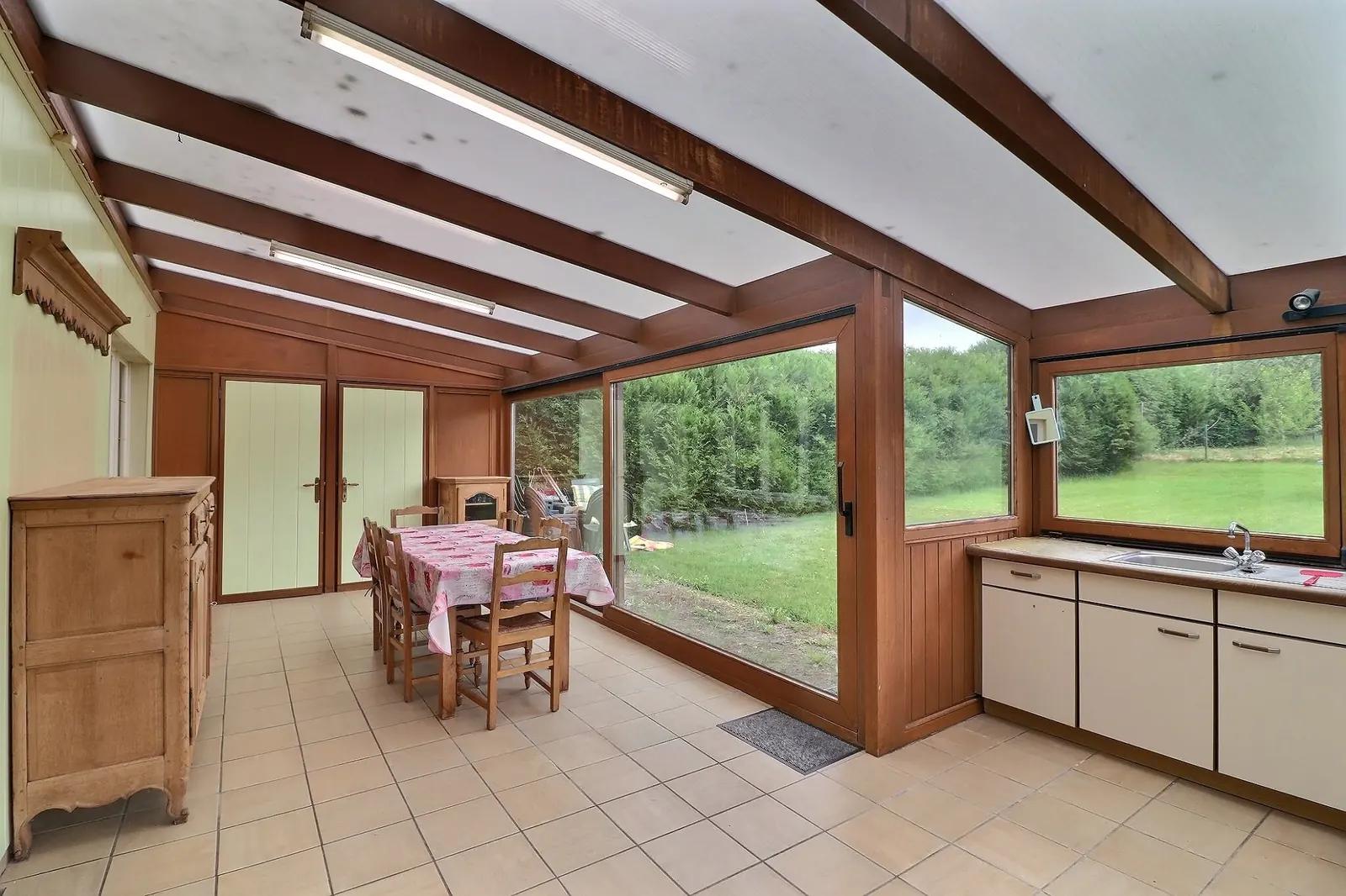Villa met 4 slaapkamers, tuin en garages — foto 3