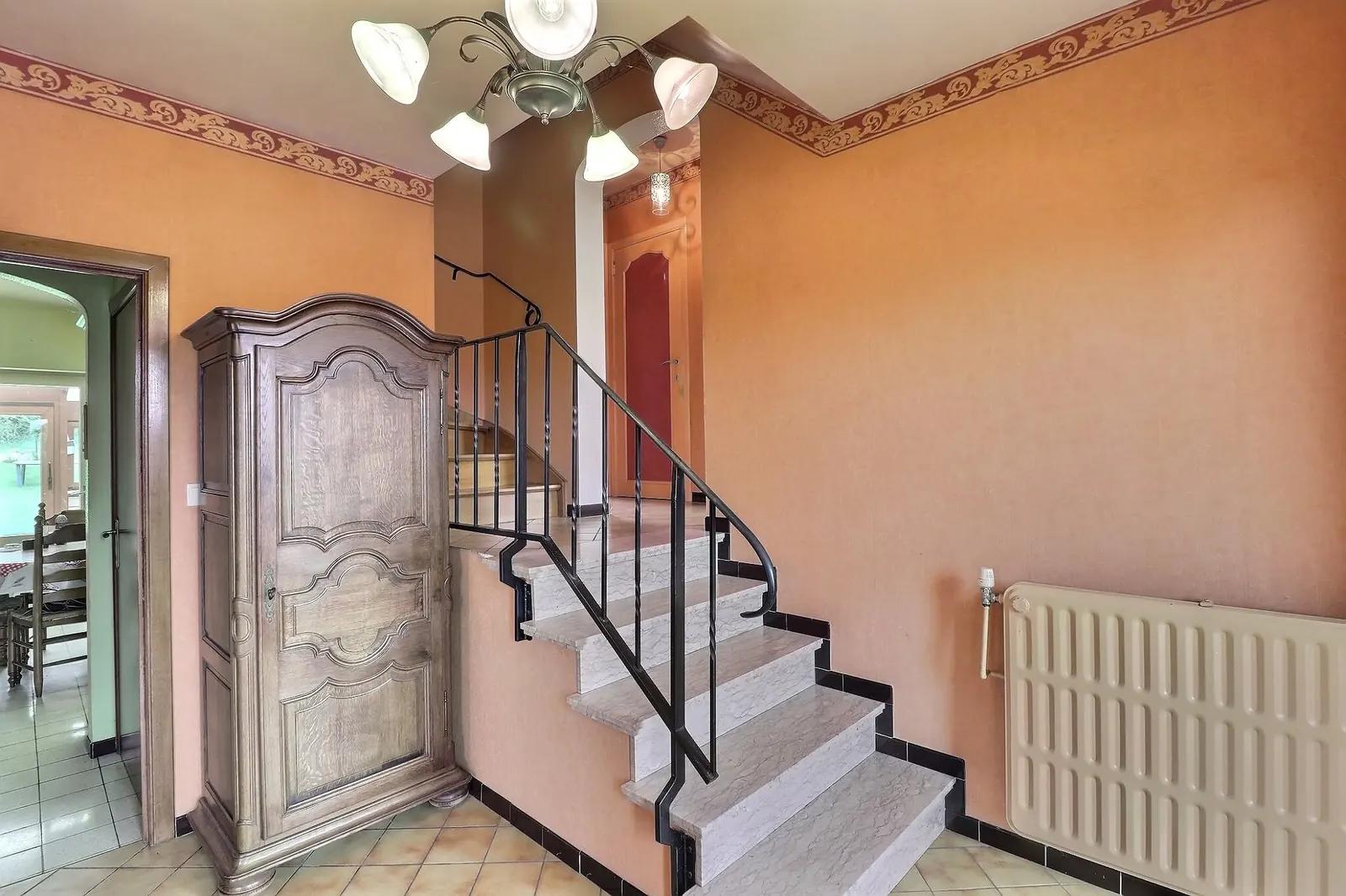 Villa met 4 slaapkamers, tuin en garages — foto 5
