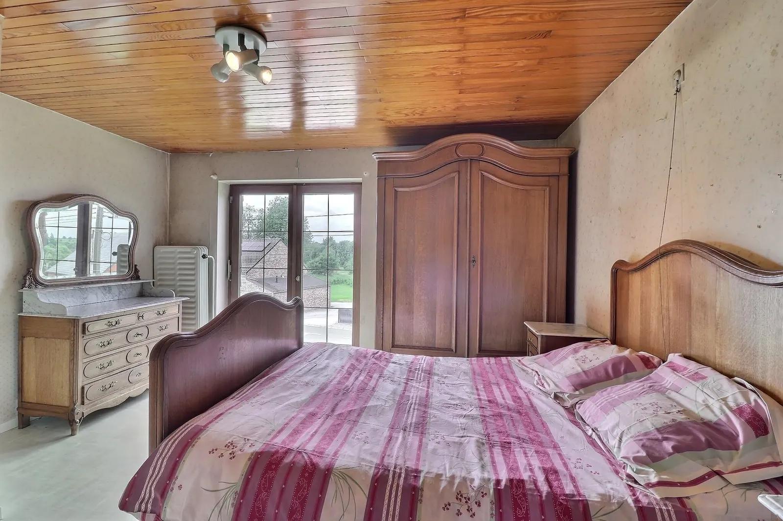 Villa met 4 slaapkamers, tuin en garages — foto 8