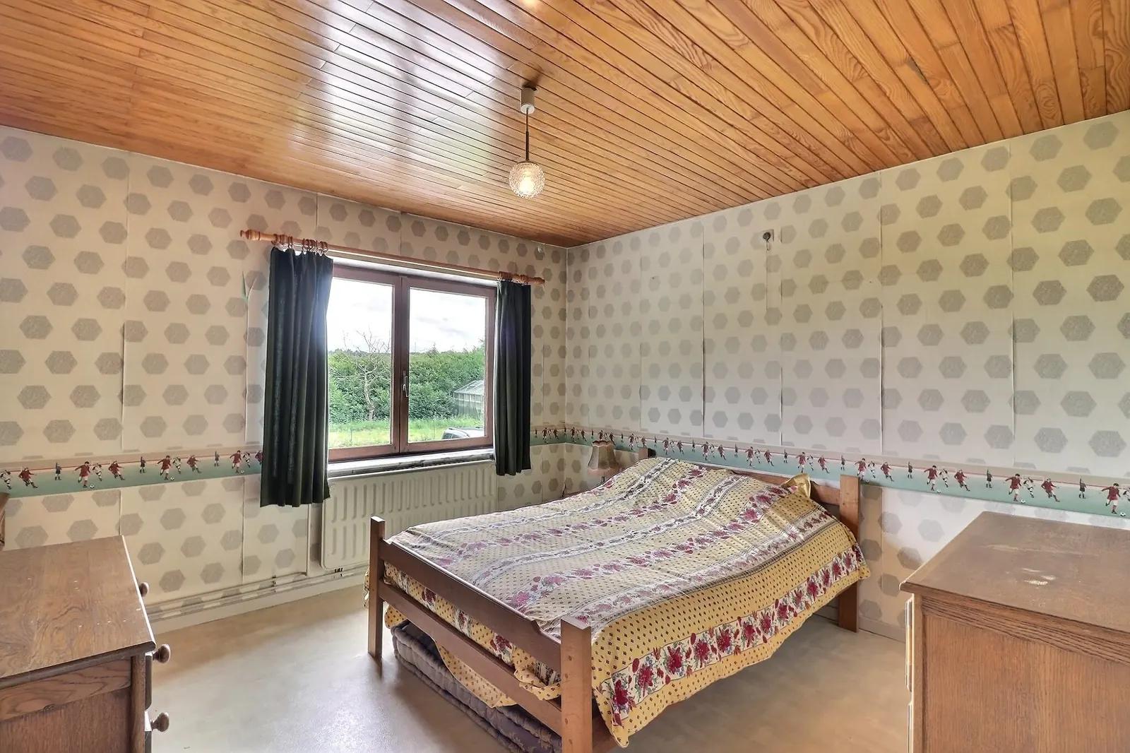 Villa met 4 slaapkamers, tuin en garages — foto 9