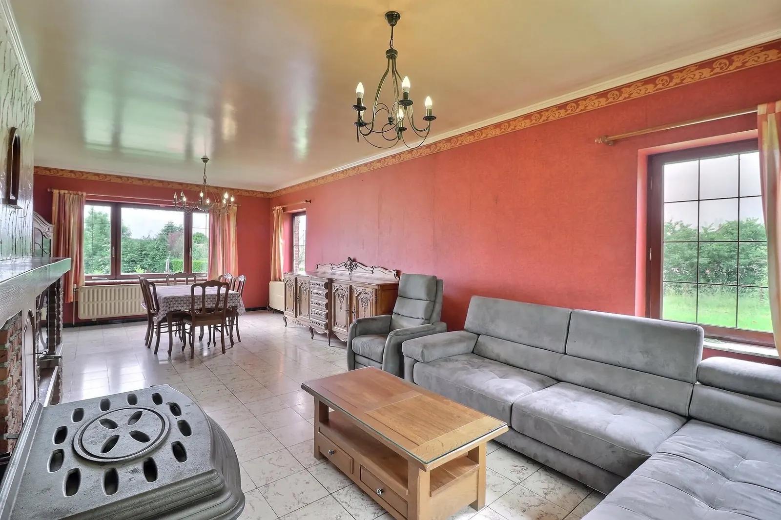 Villa met 4 slaapkamers, tuin en garages — foto 11