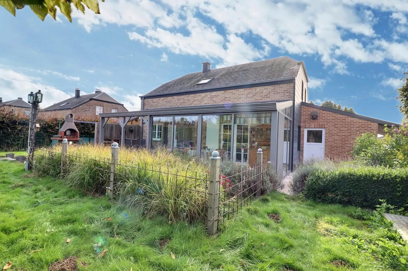 Villa met bomenrijke tuin — foto 2