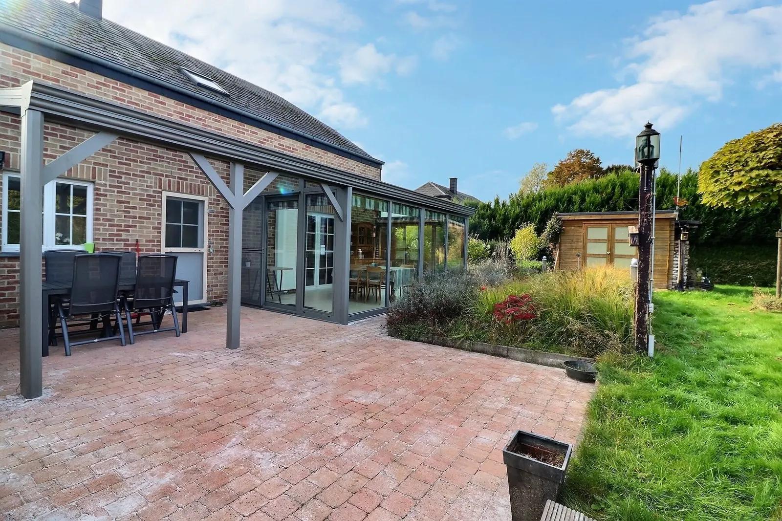 Villa met bomenrijke tuin — foto 3