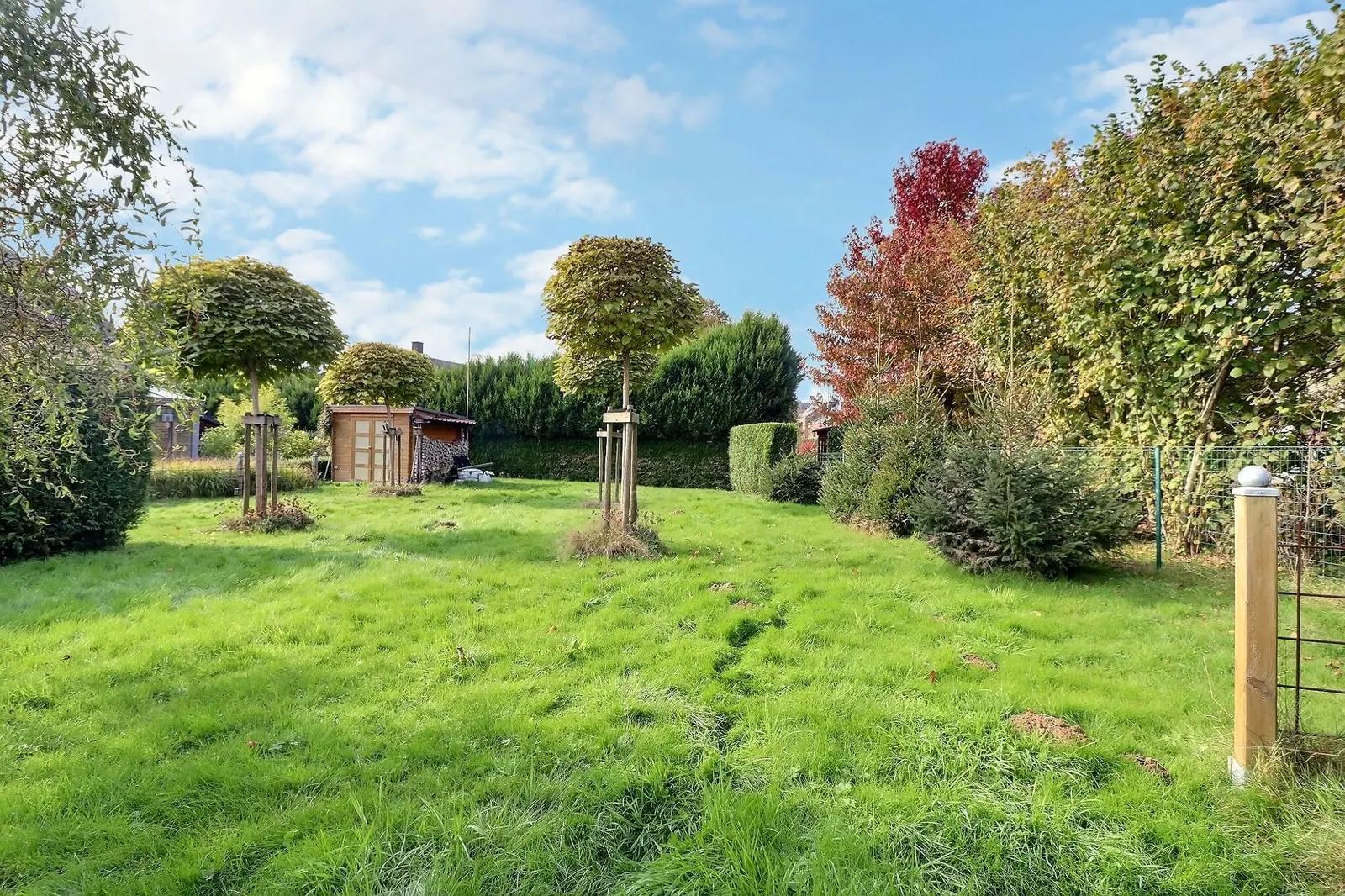 Villa met bomenrijke tuin — foto 6