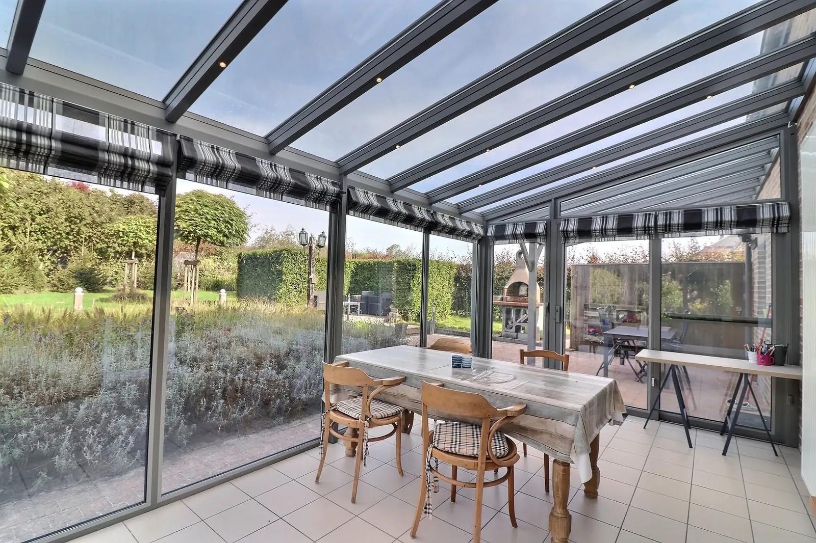 Villa met bomenrijke tuin — foto 8