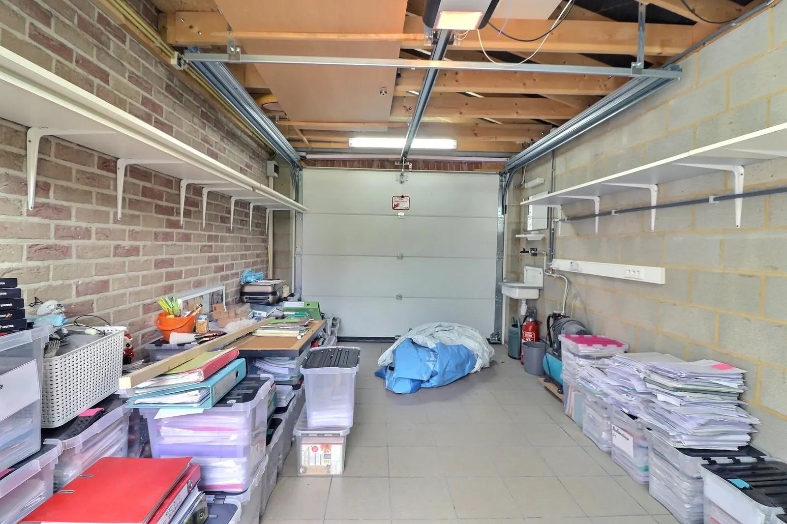 Villa met bomenrijke tuin — foto 15