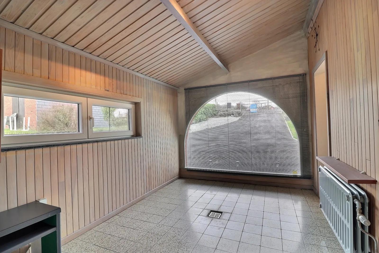 Villa de plain-pied avec grand parking et jardin — photo 5
