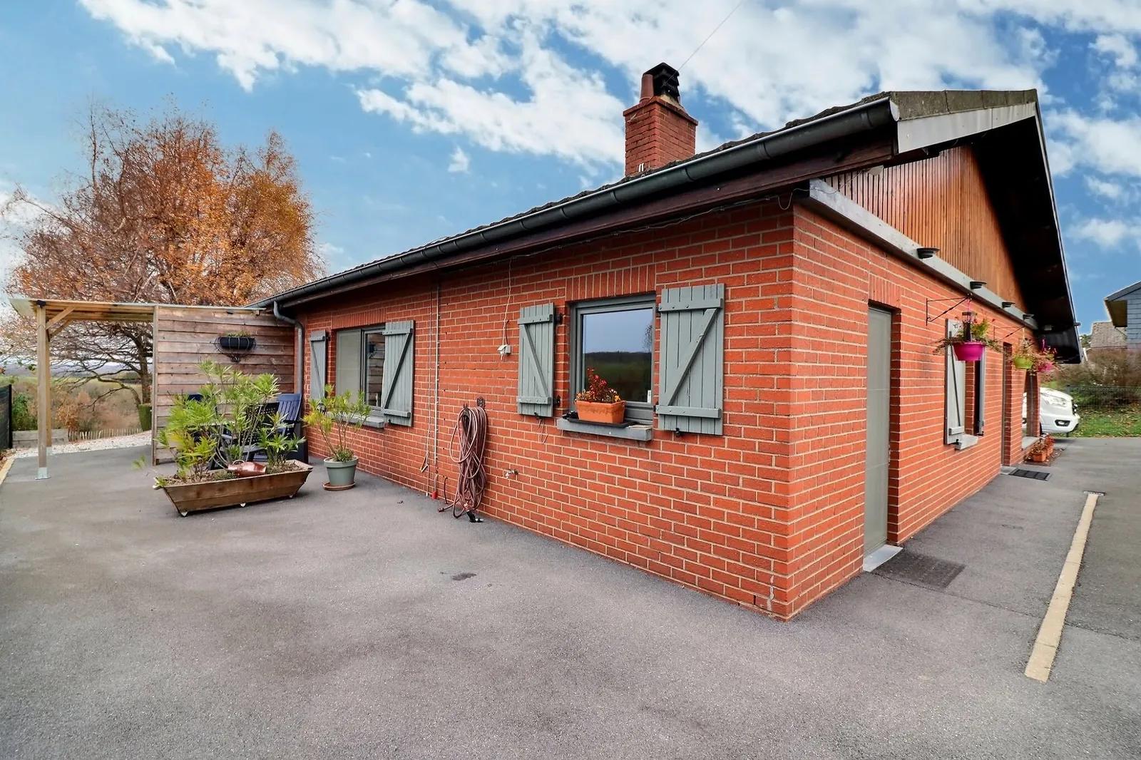 Villa de plain-pied avec grand parking et jardin — photo 12