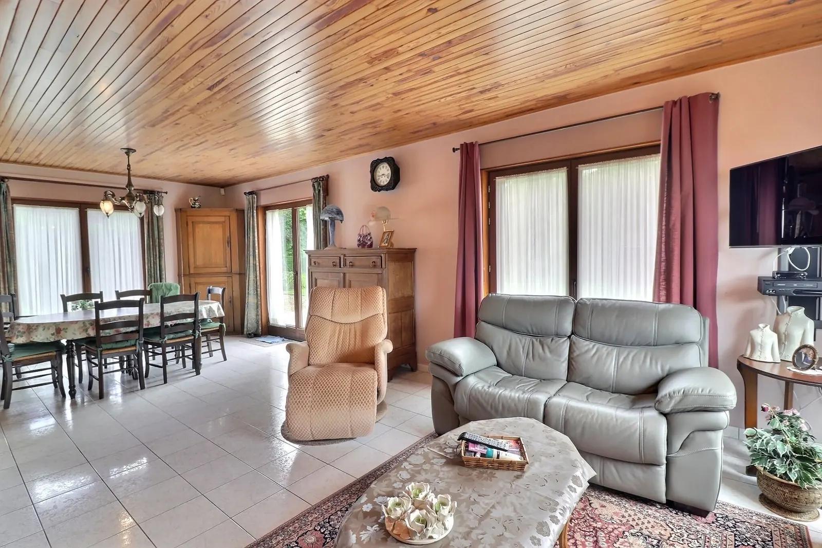 Gelijkvloerse villa aan de bosrand — foto 4