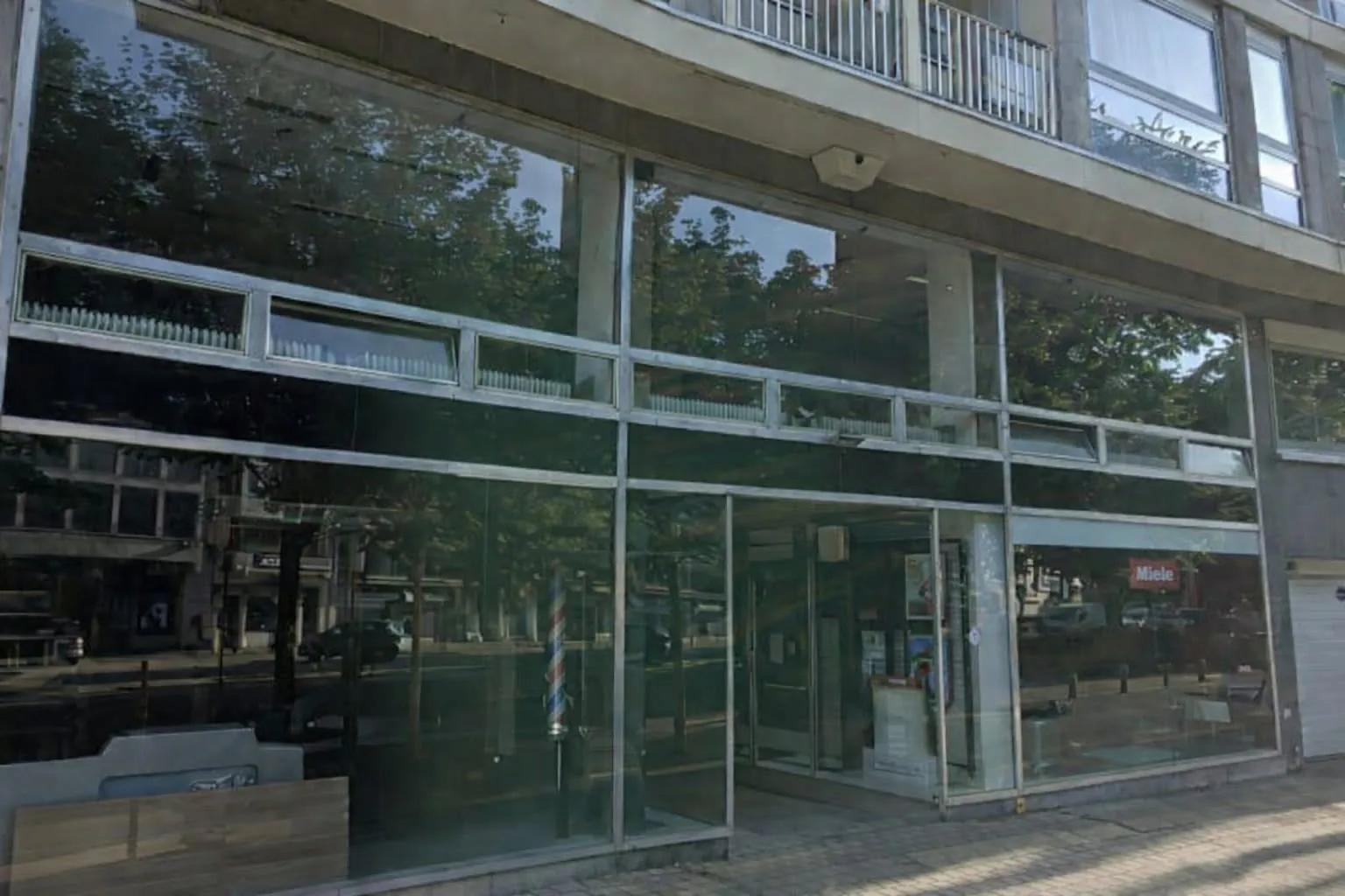 Handelsgebouw van 420 m² aan de Boulevard Tirou in Charleroi